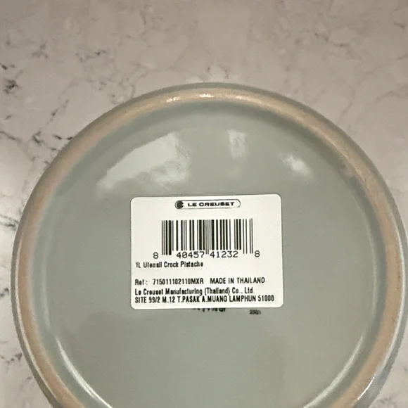 Le Creuset Stoneware in Pistache - Picture 4 of 5